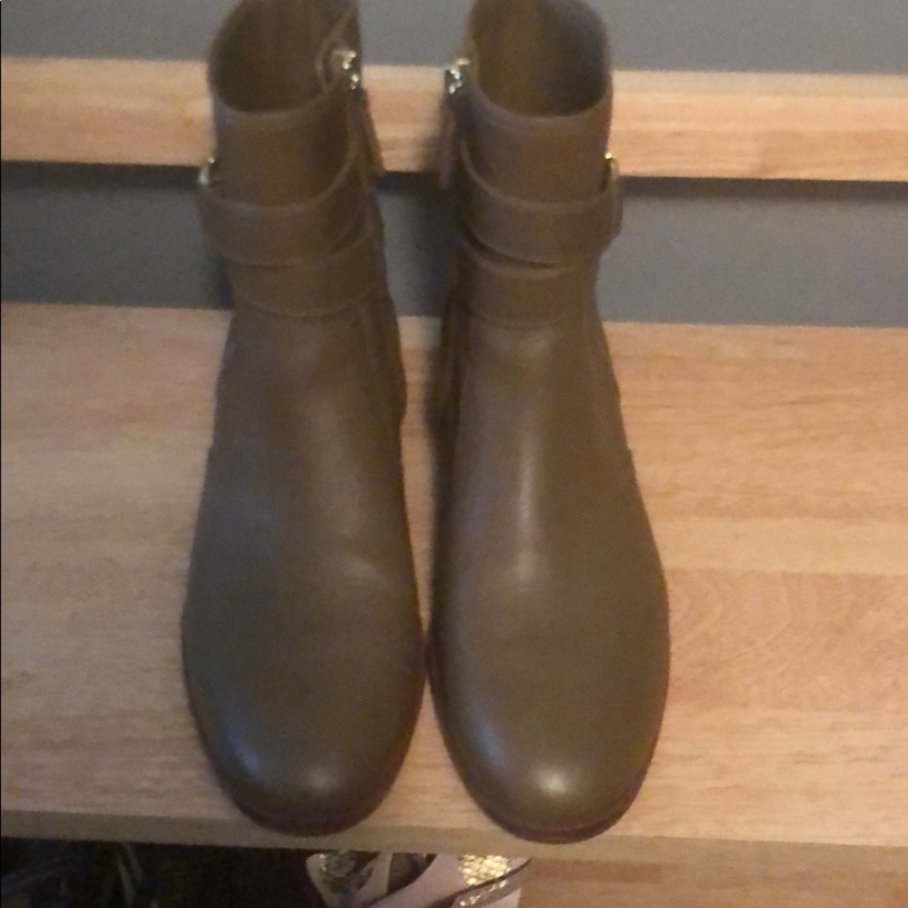 Tory Burch Tan Leather Ankle Boots, Size 8 - Picture 2 of 7